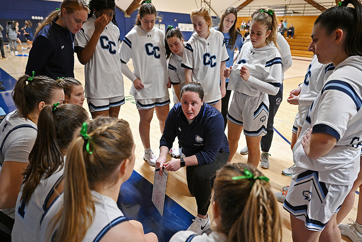 Camels head coach Jackie Smith huddles with the women's basketball team