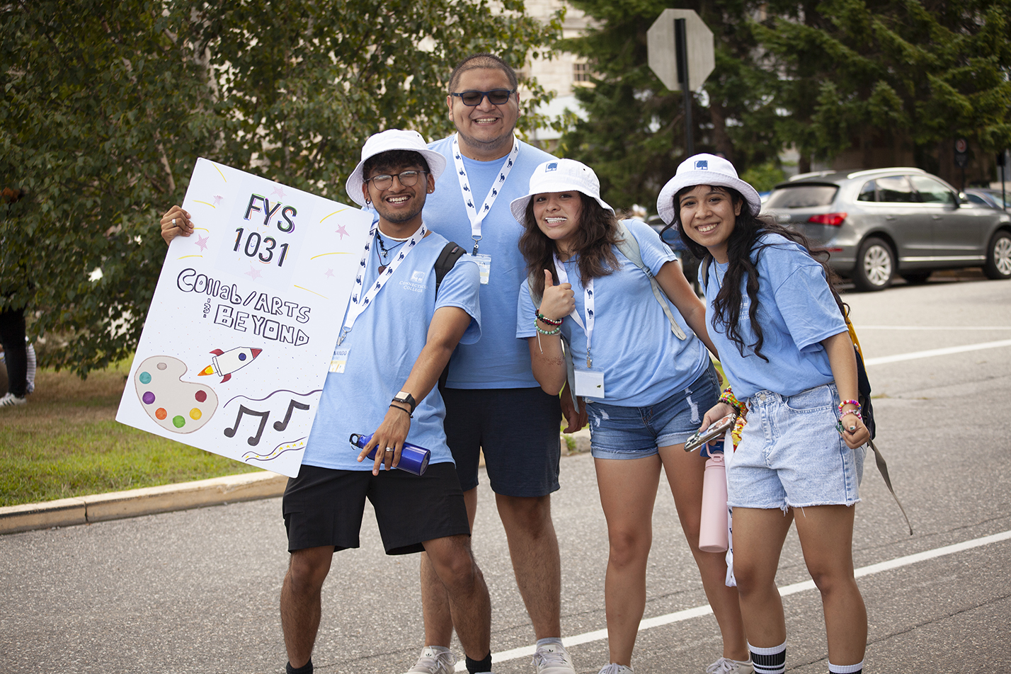 Student Advisers cheer as their first-year seminar students arrive.