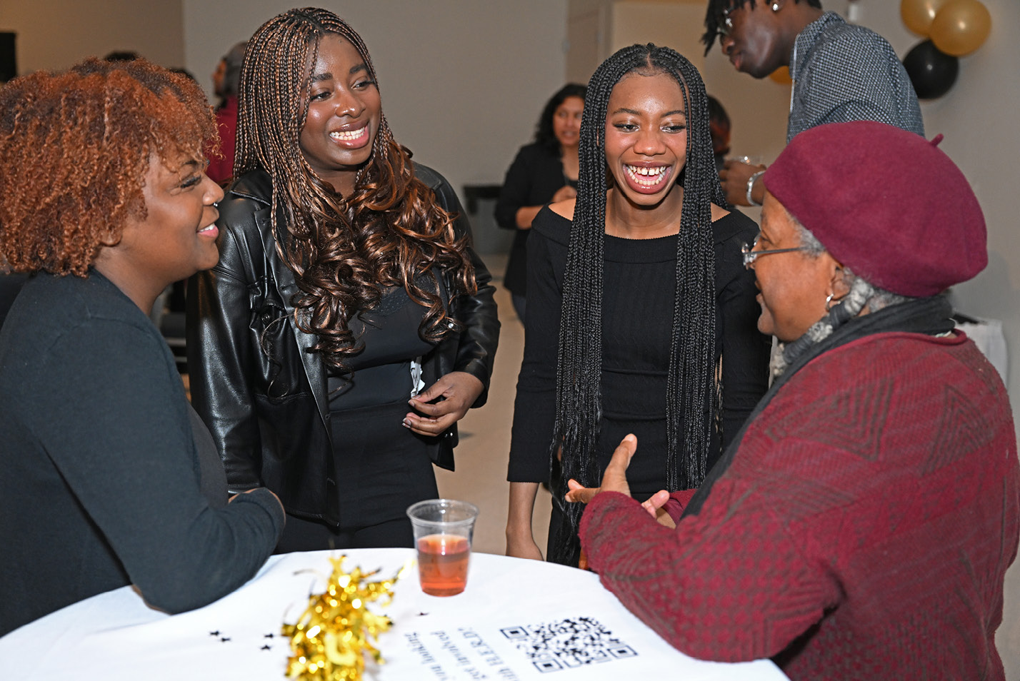 Students talking to Emeritus Trustee Annie Scott '84