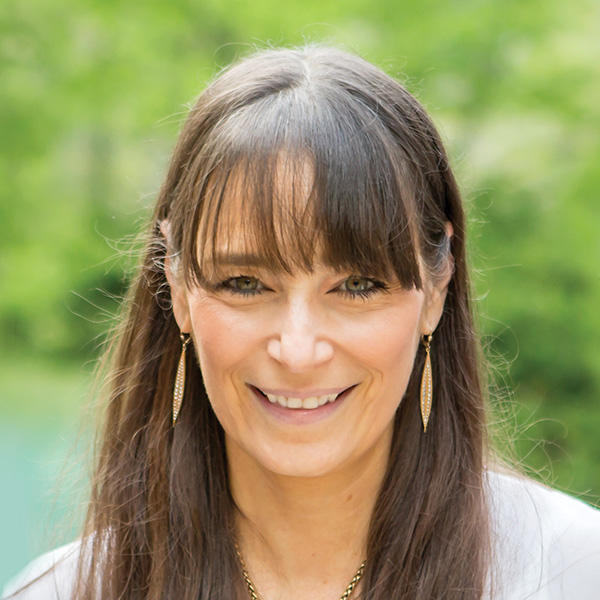 Deborah Bial headshot